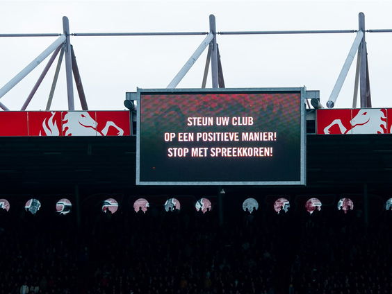 Kwetsende spreekkoren, kan dat niet anders?