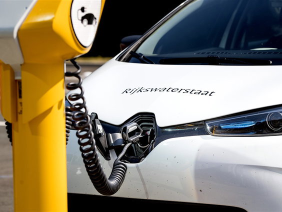 Het leed dat de elektrische auto-oplader heet.