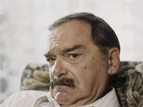 Esther Blaaser onderzoekt wie haar vader is in nieuw boek: 'Dit is mijn vader Jan Blaaser'