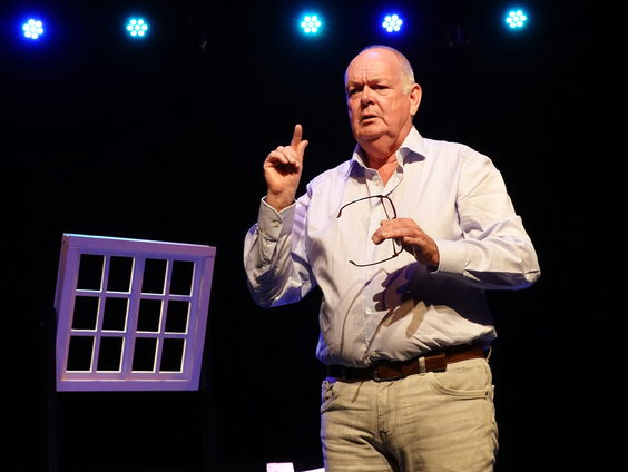 Rik Hoogendoorn maakt voorstelling over zijn moeder: Zwarte Miep