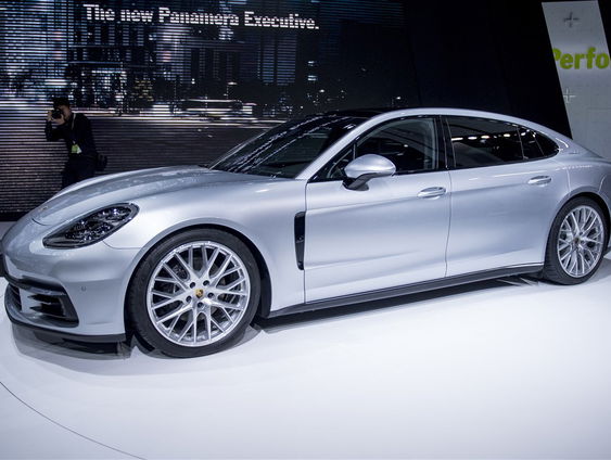 Porsche in China maakt een fout met prijskaartje. Wat kan er nog meer misgaan?