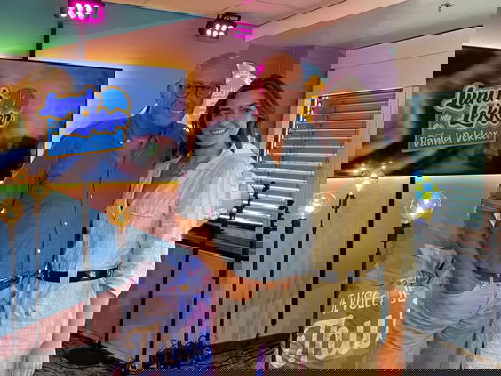 De nieuwe single 'Head Over Heels' van Savine is uit!