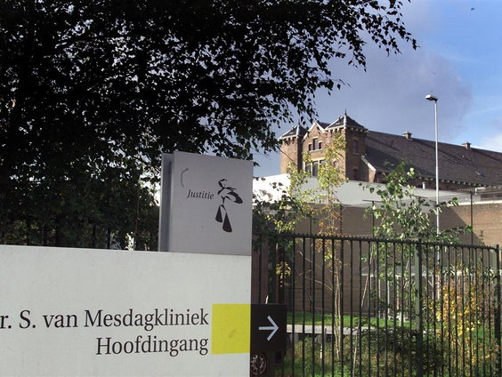 TBS'ers spelen in een theatervoorstelling