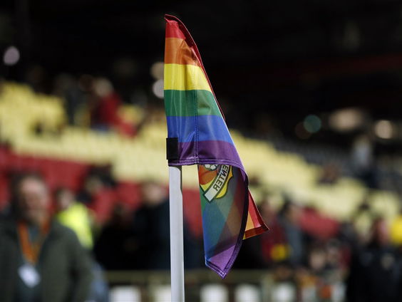Evert ten Napel over de regenboogkleuren bij de KNVB