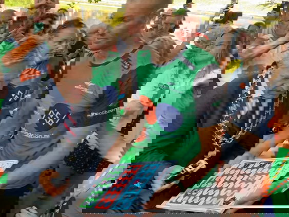 Maarten van der Weijden is over de finish in Leeuwarden. BertOp5 Extra was erbij!