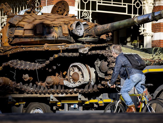 Russische tank op het Leidseplein in Amsterdam