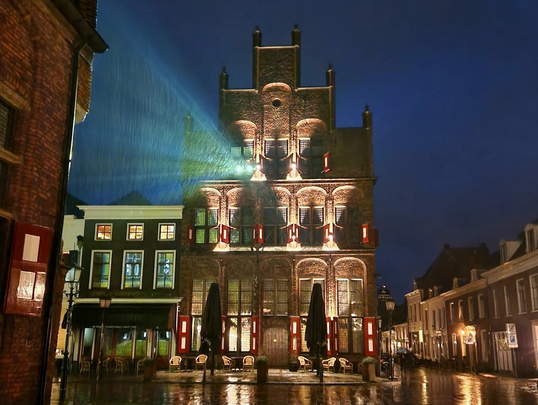 Gestolen uithangbord café De Waag in Doesburg weer terecht