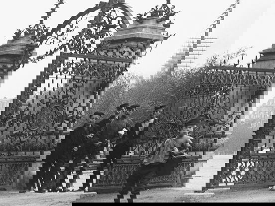 Laura van Hasselt over haar boek 'Geld, geloof en goede vrienden. Piet van Eeghen en de metamorfose van A ...