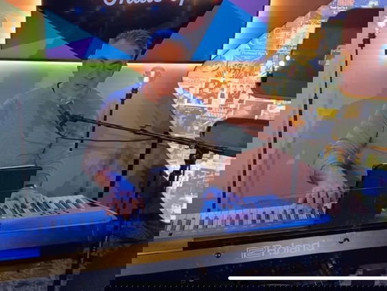 Stationspianist Hans Jansen voelt zich Thuis in het Evergreen Café