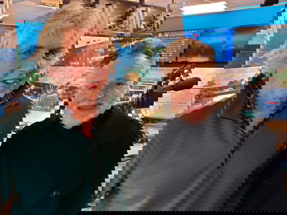 George Baker over de vloer in FM op 5