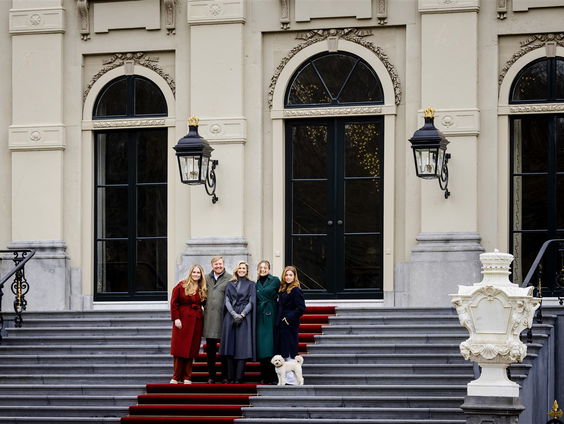Wat houdt het in om een lakei te zijn? Justine Marcelle weet het!