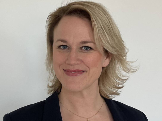 Afke Boven is het nieuwe gezicht van het NOS Journaal