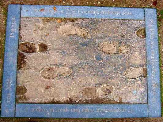 Van nu naar toen: plaquette als eerbetoon voor bedenkers Pieterpad