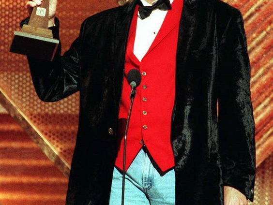 Country Roads: Alan Jackson