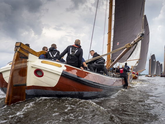 Nog één week Skutsjesilen, Wout en Frank bellen met Bert