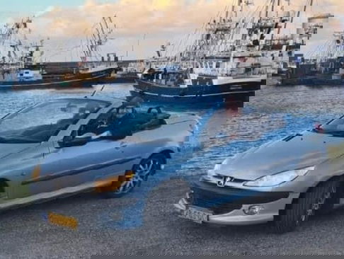 Alex Miedema veilt zijn cabrio voor mini-voedselbank