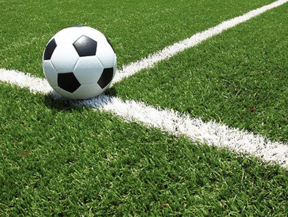 Wanneer gaan professionele voetbalclubs spelen op kunstgras?