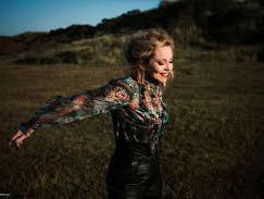 Anneke van Giersbergen brengt de mooiste liedjes van Kate Bush ten gehore