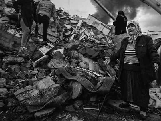 De Vlaming Cedric Petit doet in Turkije boodschappen voor de aardbevingsslachtoffers