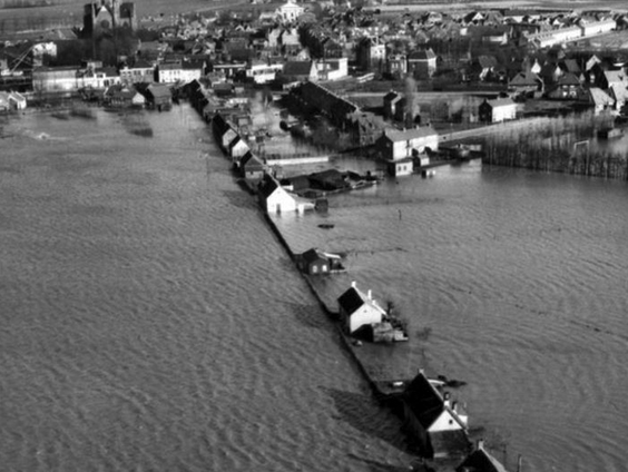 Unieke luchtfoto’s in boek 'Watersnoodramp en Deltawerken vanuit de wolken'