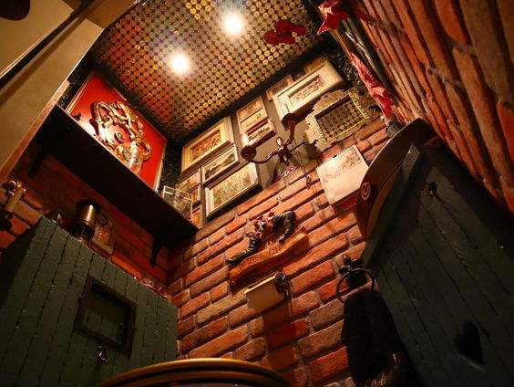 De Efteling is jarig en Joeri Damen viert dat op het toilet