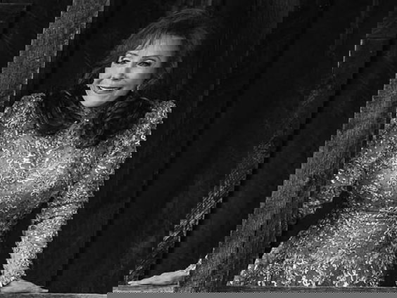 Country Roads: Loretta Lynn