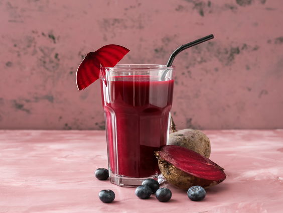 Een heerlijke roze smoothie in 'Koken met Sandra'!