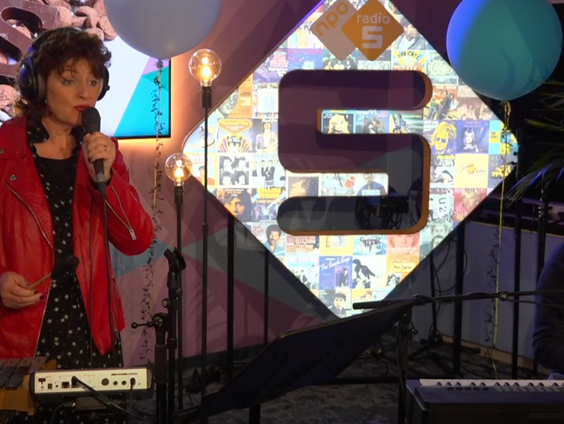 Kom dichtbij en raak verwondert- Talitha Nawijn