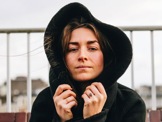 Savine in de studio over haar nieuwe single 'What A Life'