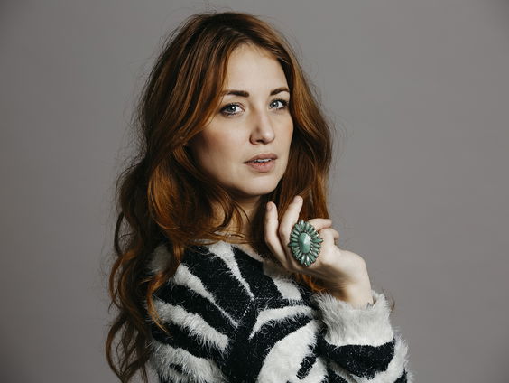 Malou Holshuijsen over naar nieuwe boek "Alleen en Duizend Mensen"