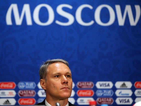 Van Basten is klaar met kinderachtige voetballers