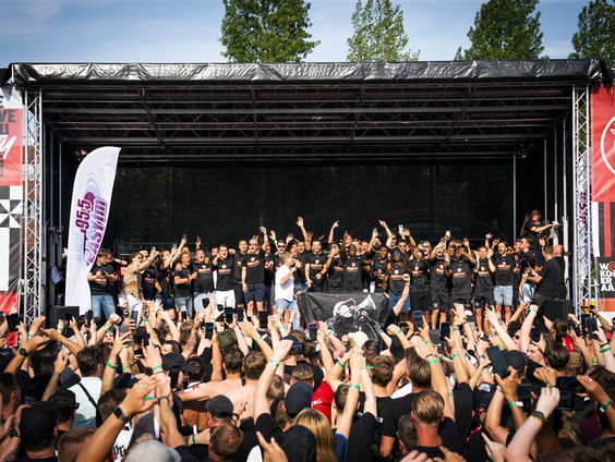 Voetbalfans Almere City hebben een nieuwe slogan nodig