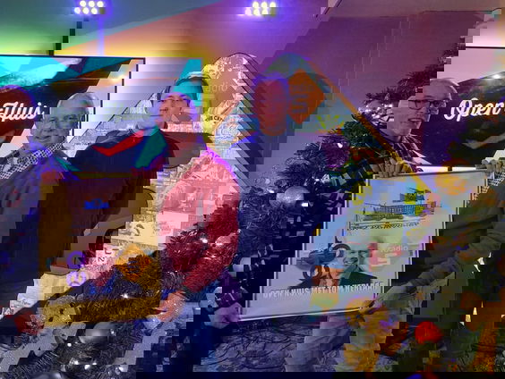 Henk Keur maakt tekeningen over en van Zandvoort!