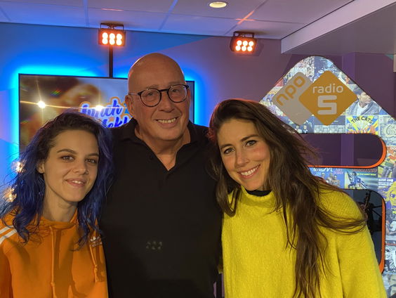 Lakshmi & Iris Hond over de single 'Sterker Aan Jouw Zij'