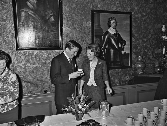 Het koningshuis in de roerige jaren zestig