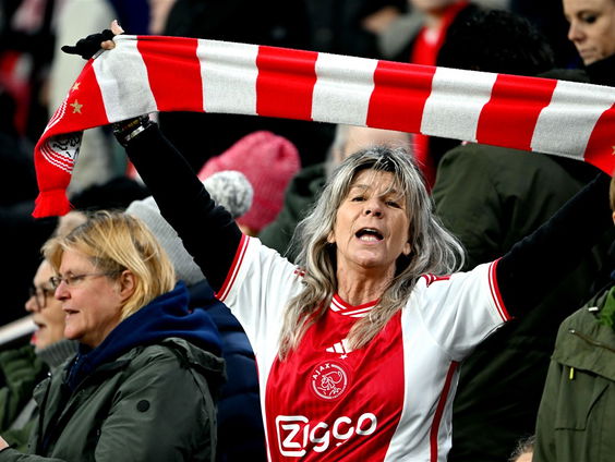Ajax speelt tegen... Ajax!