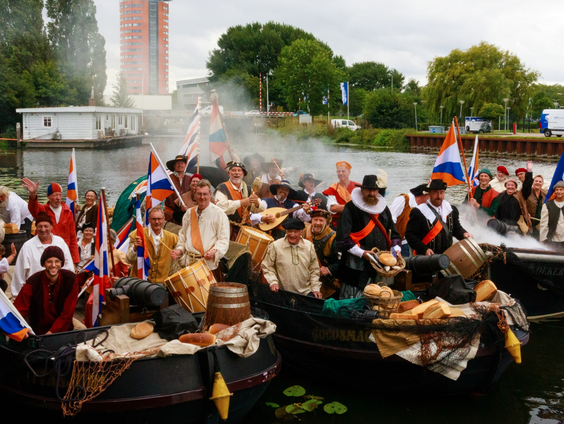 Leidenaren herdenken Leidens Ontzet met kilo's hutspot!