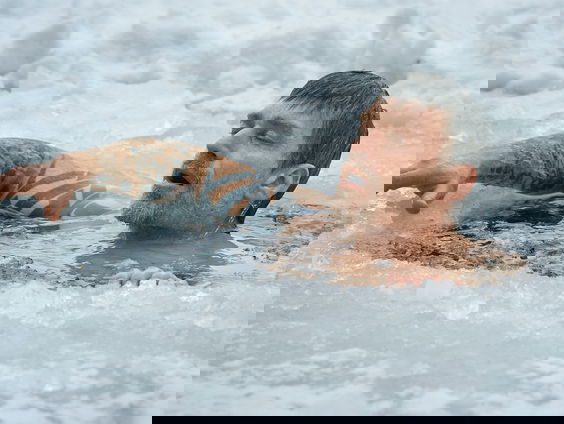 Bibberen in een ijsbad: Joska Marrit doet het!