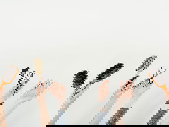 Dolf Jansen treedt op in het Kapsalon Theater