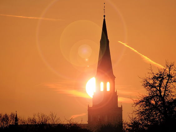 Het luiden van de kerkklok