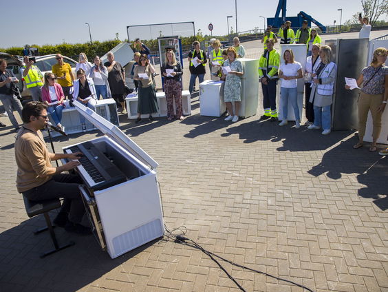 Xander de Buisonjé neemt afscheid van... zijn koelkast
