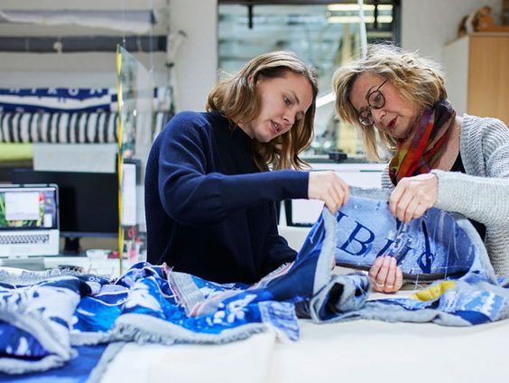 Maria draagt mantel van hoop en troost