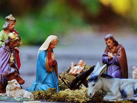 Frits en Wini maken mini-kerststalletjes zo klein als lucifersdoosjes