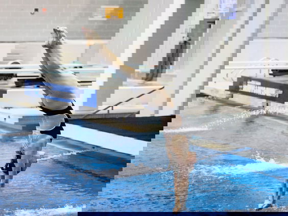 Else Praasterink gaat van 10 meter hoogte schoonspringen