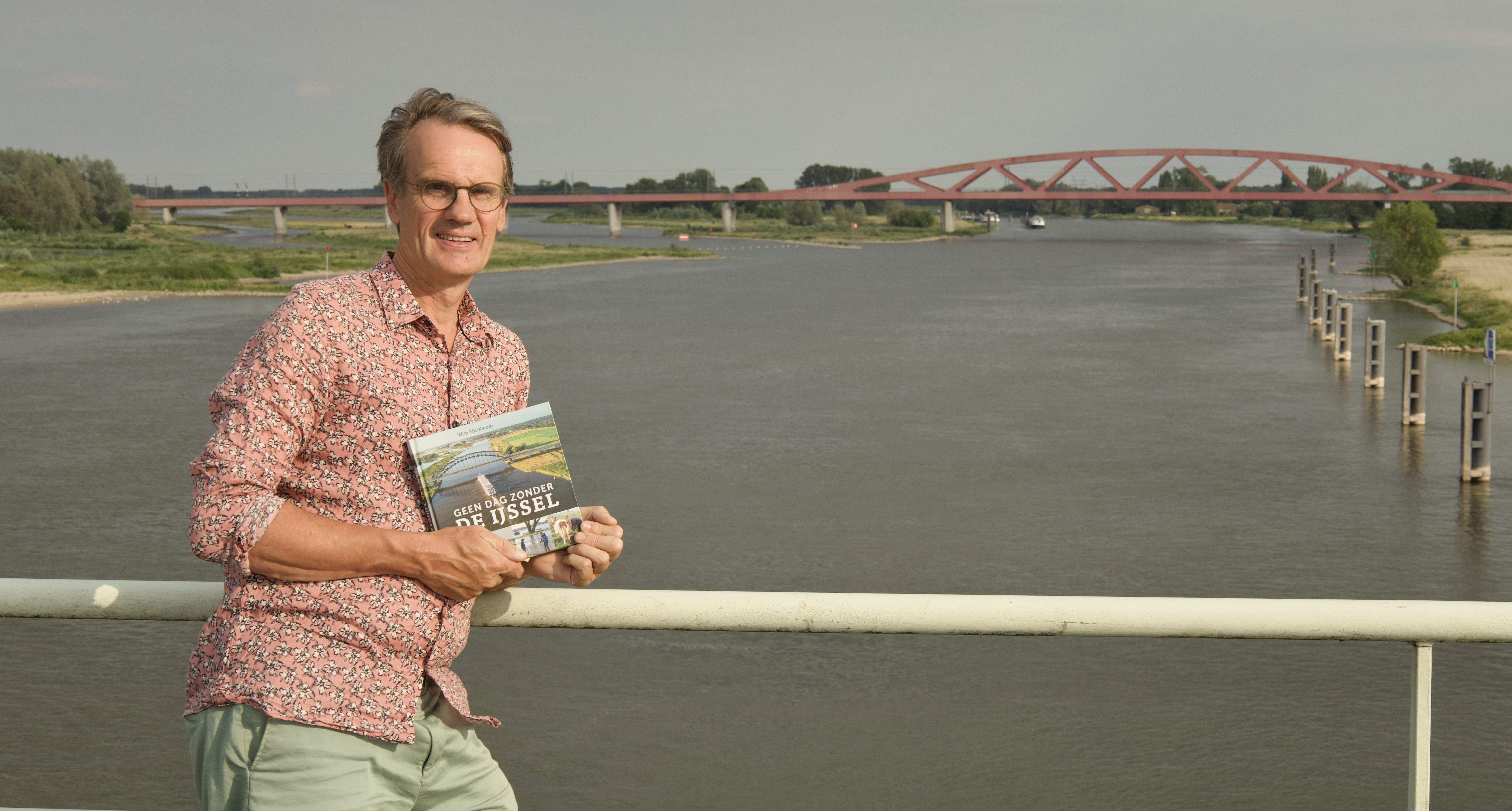 De rivier stroomt tussen oorlog en vrede | NPO Radio 5