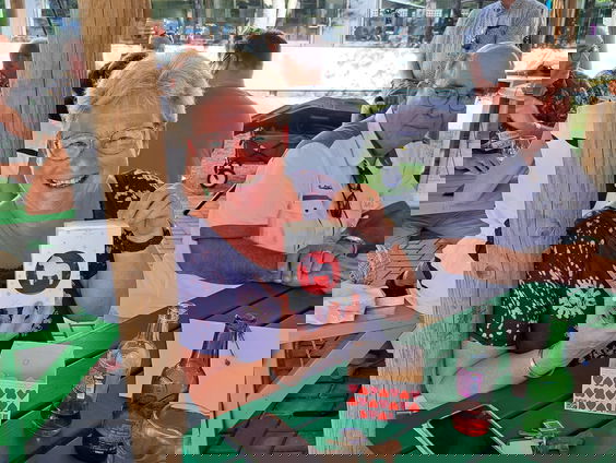 VakantieVerslaggever Hester heeft een kerstbal als souvenir