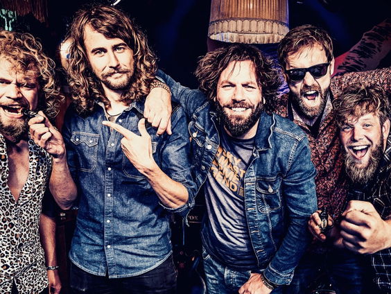 Hendrik Jan Bökkers over het drukke festivalseizoen en de komende theatertour van zijn band