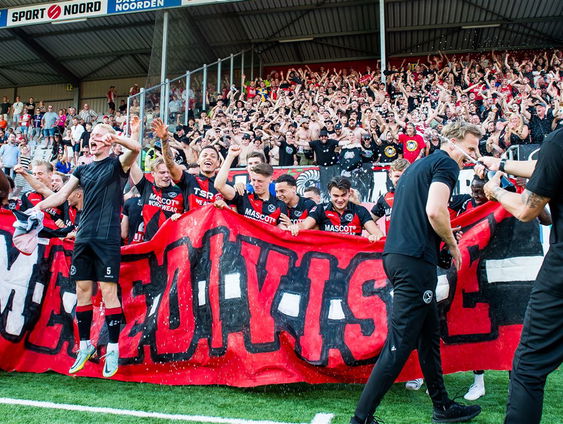 Almere City FC promoveert naar de Eredivisie