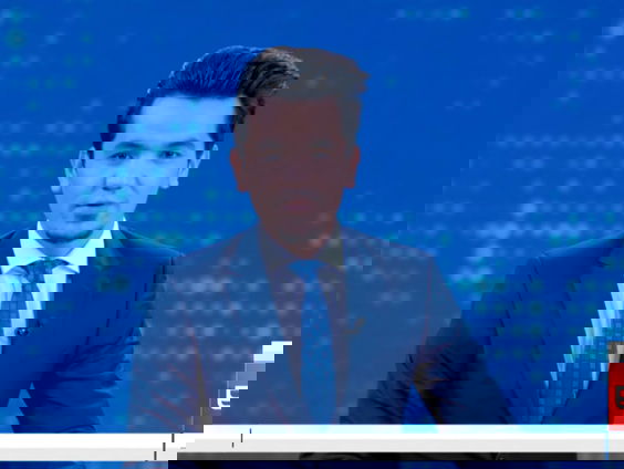 Na zijn vlucht uit Afghanistan wil Saber Perzad ook in Nederland een bekende nieuwslezer worden