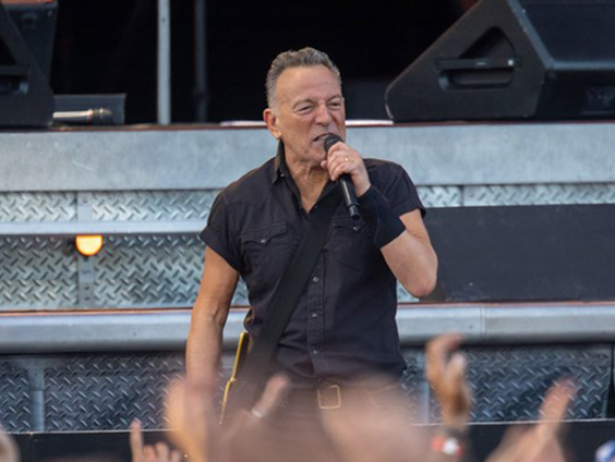 Jos gaat naar Bruce Springsteen en ligt al voor de ingang